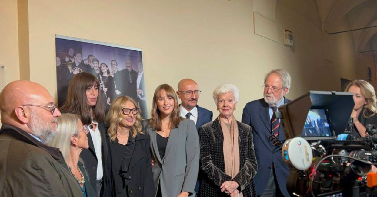 raina-kabaivanska-konservatoria-luchano-pavaroti-modena-f-slava-bg_1244x652_crop_478b24840a