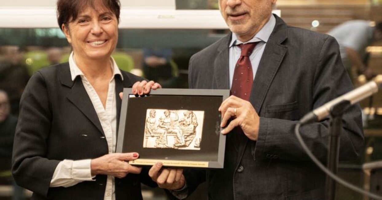 01-nagrada-za-humanitaristika-teodora-dimova-nbu_1244x652_crop_478b24840a