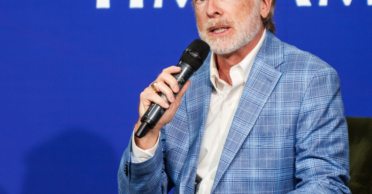 scott-fox-at-nbu-11_1244x652_crop_478b24840a