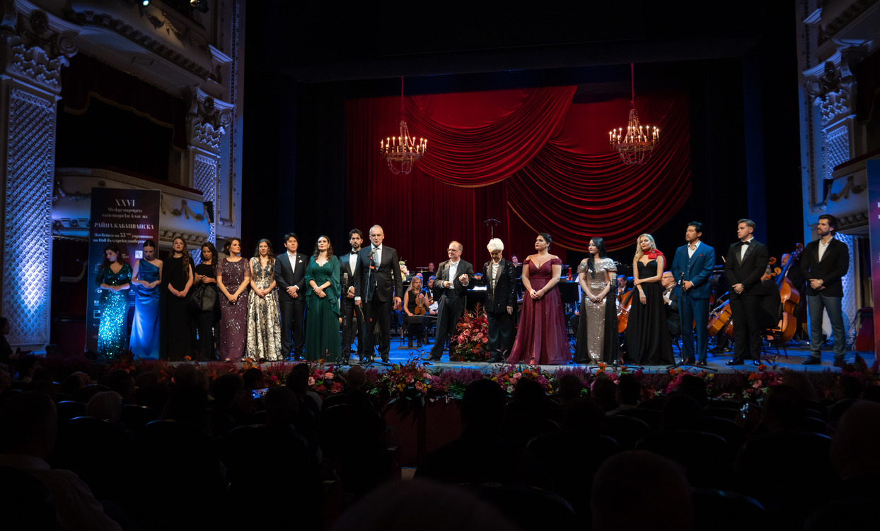 gala_1244x752_crop_478b24840a