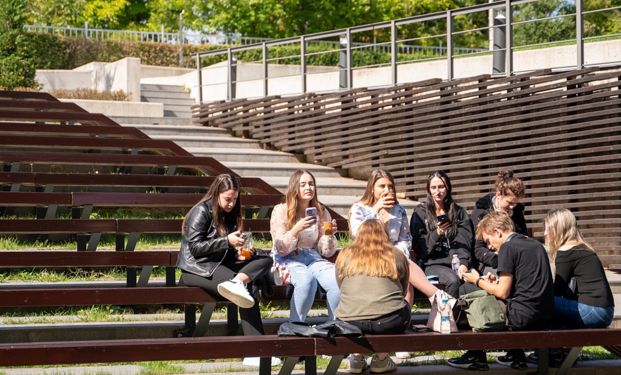 studenti-navan_1244x752_crop_478b24840a