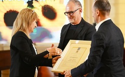 01-nagrada-jarki-postigenia-stolichna-obstina-f-kosjo-hadgigenchev-2_250x154_crop_478b24840a