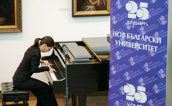antoniya-evgenieva-piano-01_250x154_crop_478b24840a