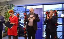 48420985-10156996319220929-2325092670382276608-n_250x154_crop_478b24840a