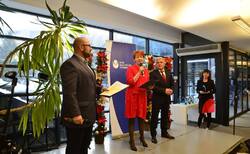 48918905-10156996319025929-6327491613132062720-n_250x154_crop_478b24840a