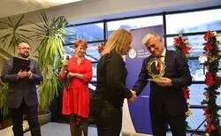 48994252-10156996319770929-2782464871604682752-n_250x154_crop_478b24840a