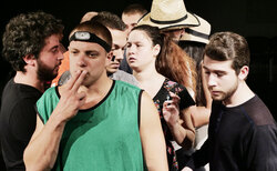 yoyoyonesko02_250x154_crop_478b24840a