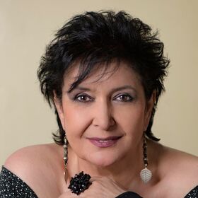 viki-almazidu_280x280_crop_478b24840a