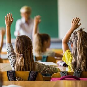 uchitel-partieni-bg_280x280_crop_478b24840a