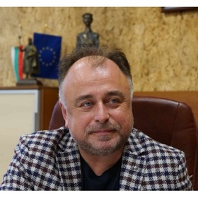 tu-varna-rektor-bnr_280x280_crop_478b24840a