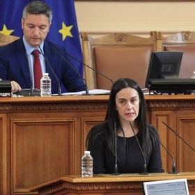 ani-aleksandrova-v-24-chasa_280x280_crop_478b24840a