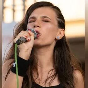 adriana-vitanova-student-v-utro_280x280_crop_478b24840a