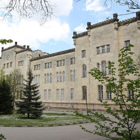 va-voenna-akad-wikipedia-678x410-crop-478b24840a_280x280_crop_478b24840a