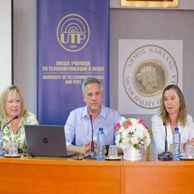 039_280x280_crop_478b24840a