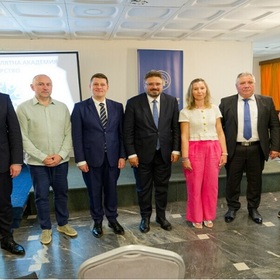 035_280x280_crop_478b24840a