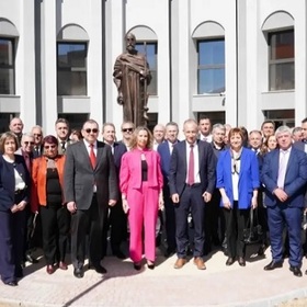 027_280x280_crop_478b24840a