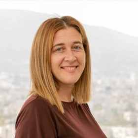 017-daniela-nazim-economy-bg_280x280_crop_478b24840a