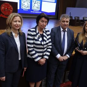018-v-az-buki_280x280_crop_478b24840a
