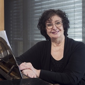 viki-almazidu-nbu_280x280_crop_478b24840a