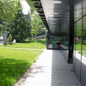 dsc-0009-2_280x280_crop_478b24840a