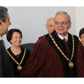 profesor_280x280_crop_478b24840a