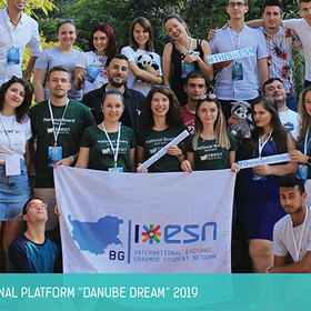 chujdestranni-studenti_280x280_crop_478b24840a