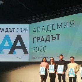 akad-gradyt-gradut-bg_280x280_crop_478b24840a
