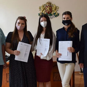 novi-trima-stajant-juristi_280x280_crop_478b24840a