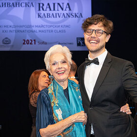 raina_280x280_crop_478b24840a