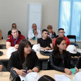 students_280x280_crop_478b24840a