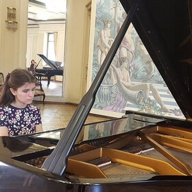 elica-stefanova-piano-bulnews_280x280_crop_478b24840a