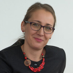 evelina-staikova-darikradio_280x280_crop_478b24840a