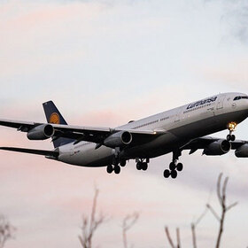 airplane-pixabay_280x280_crop_478b24840a