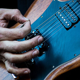 guitarist-unsplash_280x280_crop_478b24840a