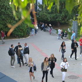 nbu-students-dvor_280x280_crop_478b24840a