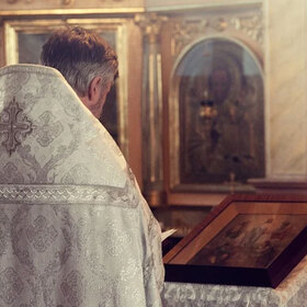 priest-pixabay_280x280_crop_478b24840a