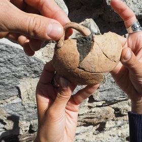 bresto-2016-01-mycenaean-alabastron_280x280_crop_478b24840a