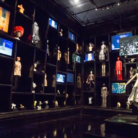 6-mc-queen-savage-beauty-16-mar15-victoria-and-albert-1_280x280_crop_478b24840a