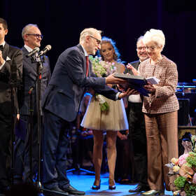 2-v8-a7242_280x280_crop_478b24840a