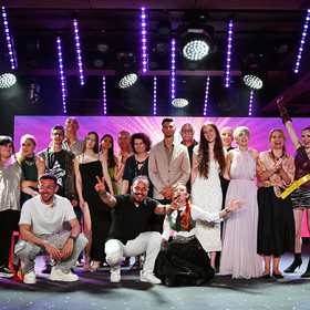 family-photo_280x280_crop_478b24840a