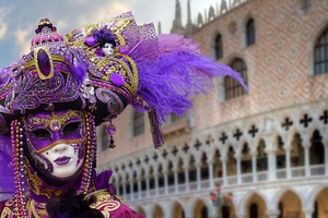 karnavalut-vyv-veneciq-classictour-bg_300x200_crop_478b24840a