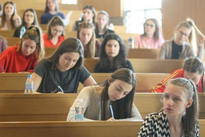 studenti-2-bnr_300x200_crop_478b24840a