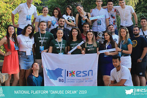 chujdestranni-studenti_300x200_crop_478b24840a