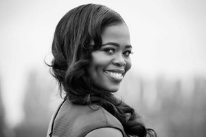 priti-yende-snimka-gregor-hohenberg_300x200_crop_478b24840a
