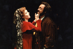 rayna-kabaivanska-liuciano-pavarotti-toska-ploshtad-slavejkov_300x200_crop_478b24840a