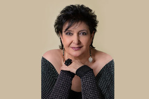 viki-almazidu-aris-papadopoulos_300x200_crop_478b24840a