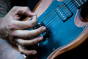 guitarist-unsplash_300x200_crop_478b24840a