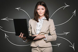 manager-analyst-pixabay_300x200_crop_478b24840a