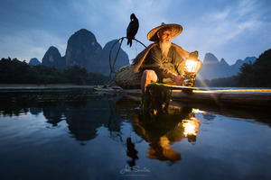 004-cormorant-fisherman-li-river-guangxi-china-photo-by-joel-santos_300x200_crop_478b24840a