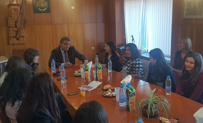 ucenici-poeha-obstina-elena_678x410_crop_478b24840a
